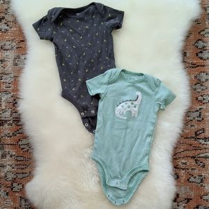 🐇NWOT Carter's Onesie SET